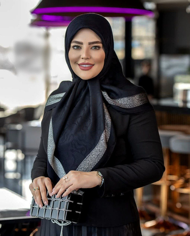 روسری ابریشم ژاکارد دور نقره ای